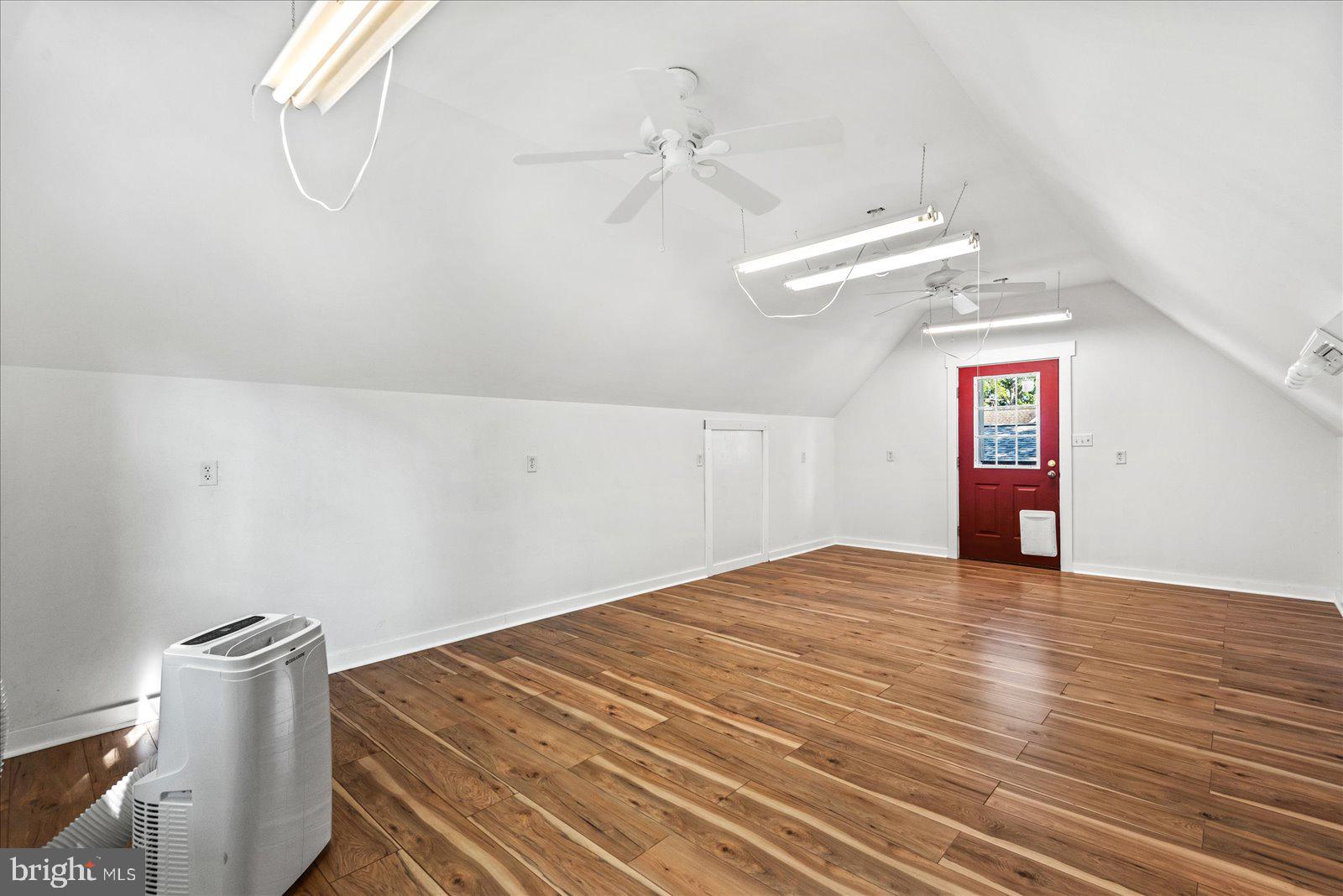 COLONIAL BEACH - Residential