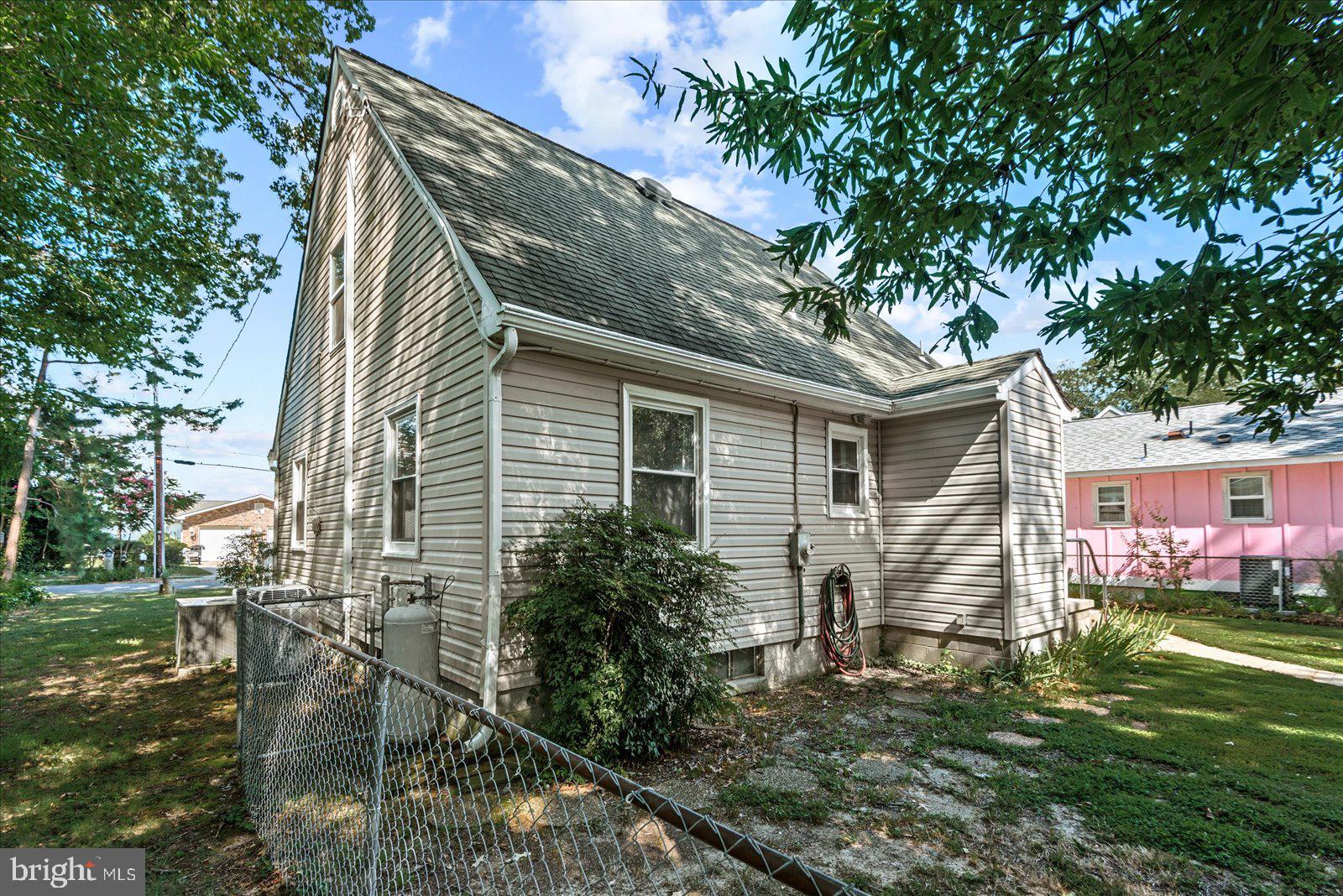 COLONIAL BEACH - Residential