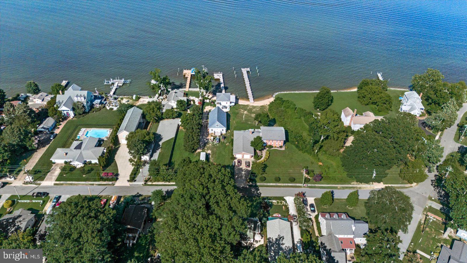 COLONIAL BEACH - Residential