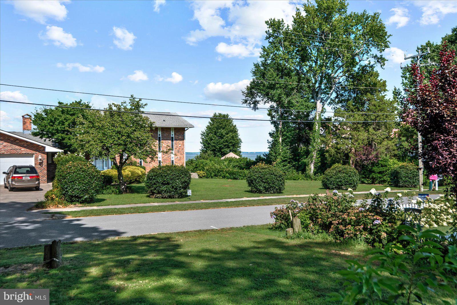 COLONIAL BEACH - Residential