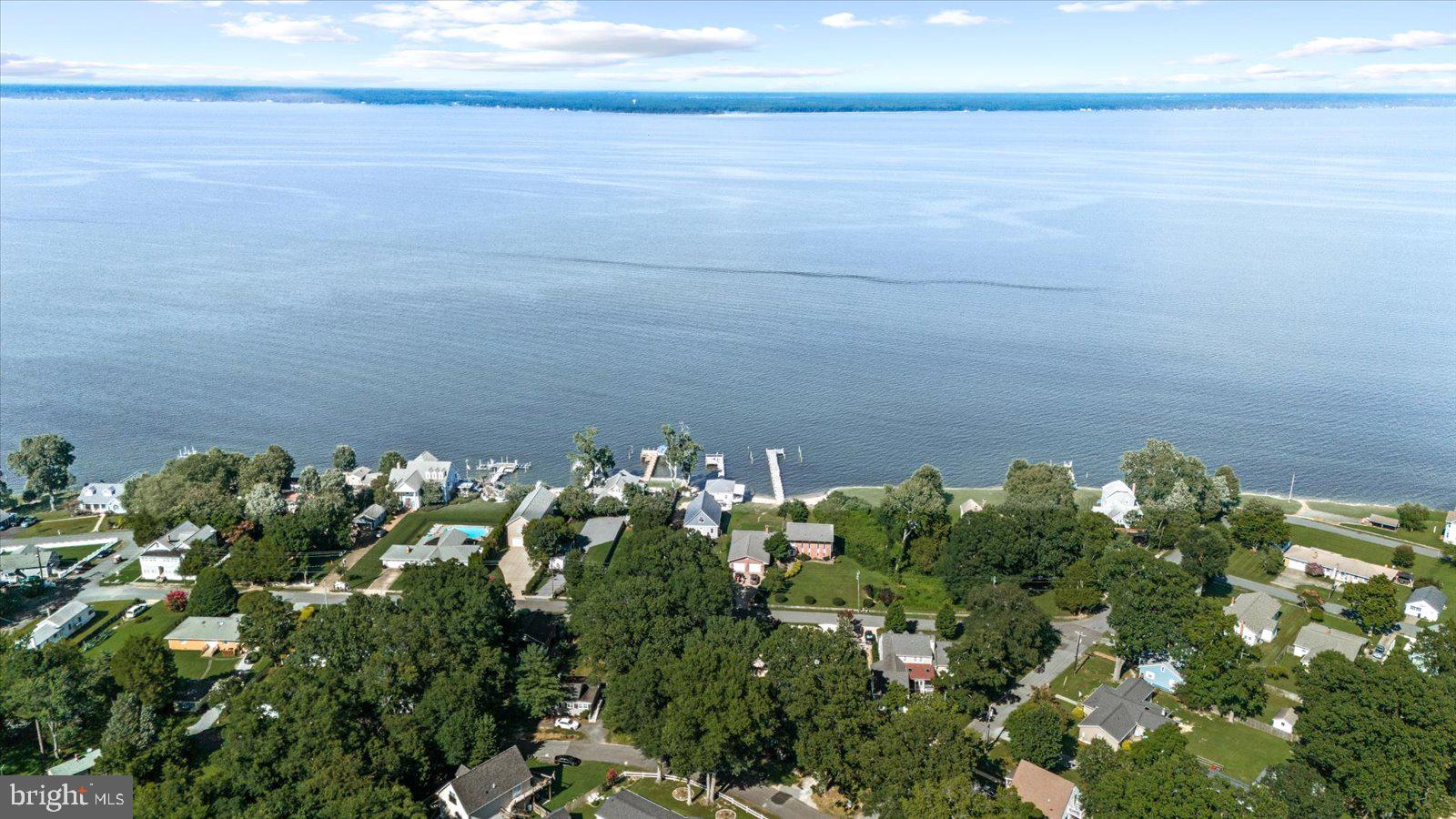 COLONIAL BEACH - Residential