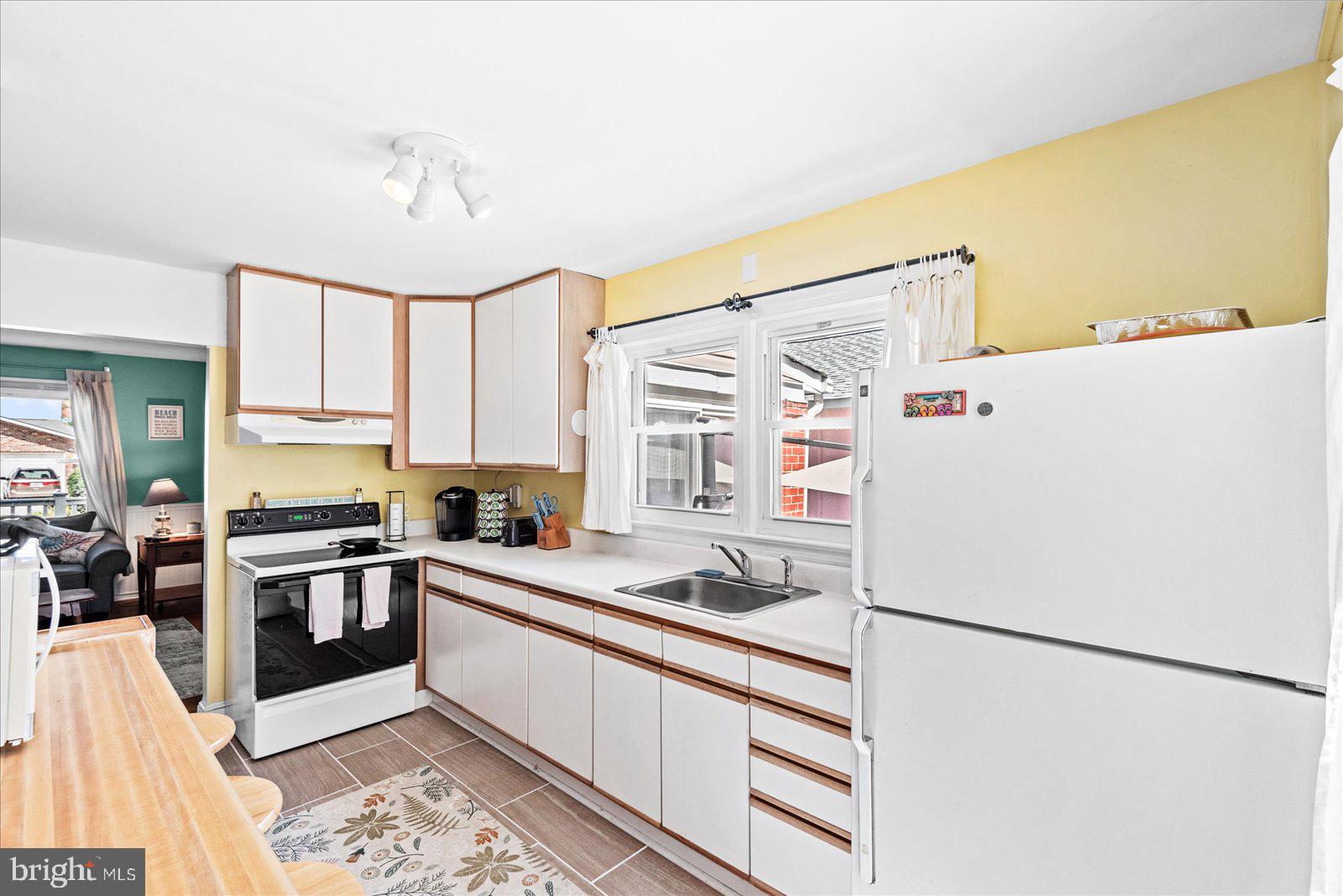 COLONIAL BEACH - Residential