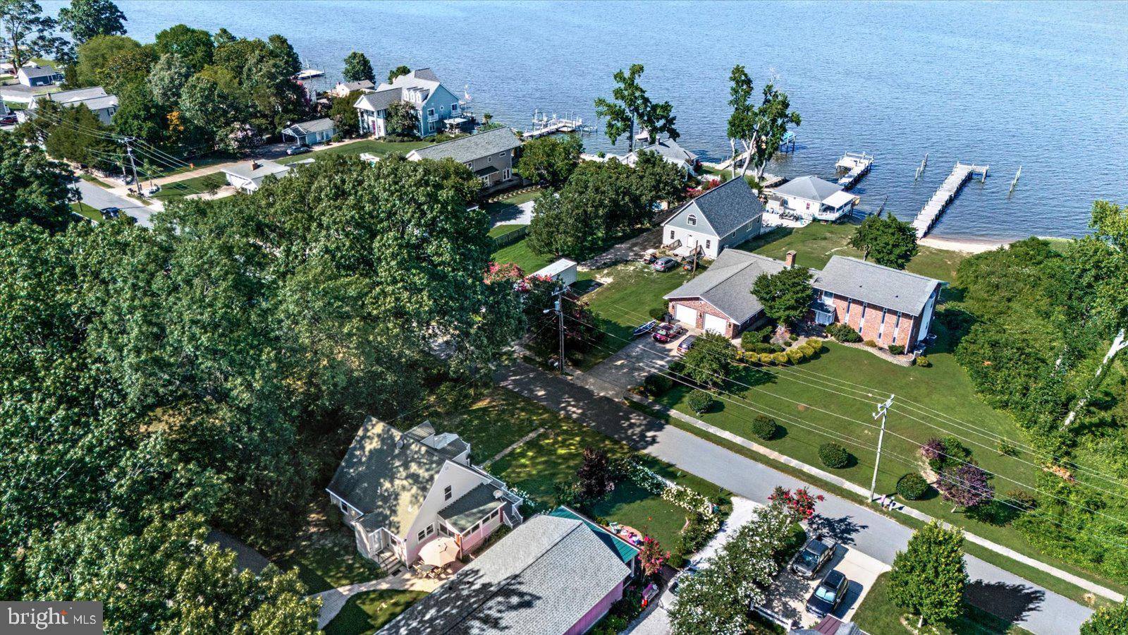 COLONIAL BEACH - Residential