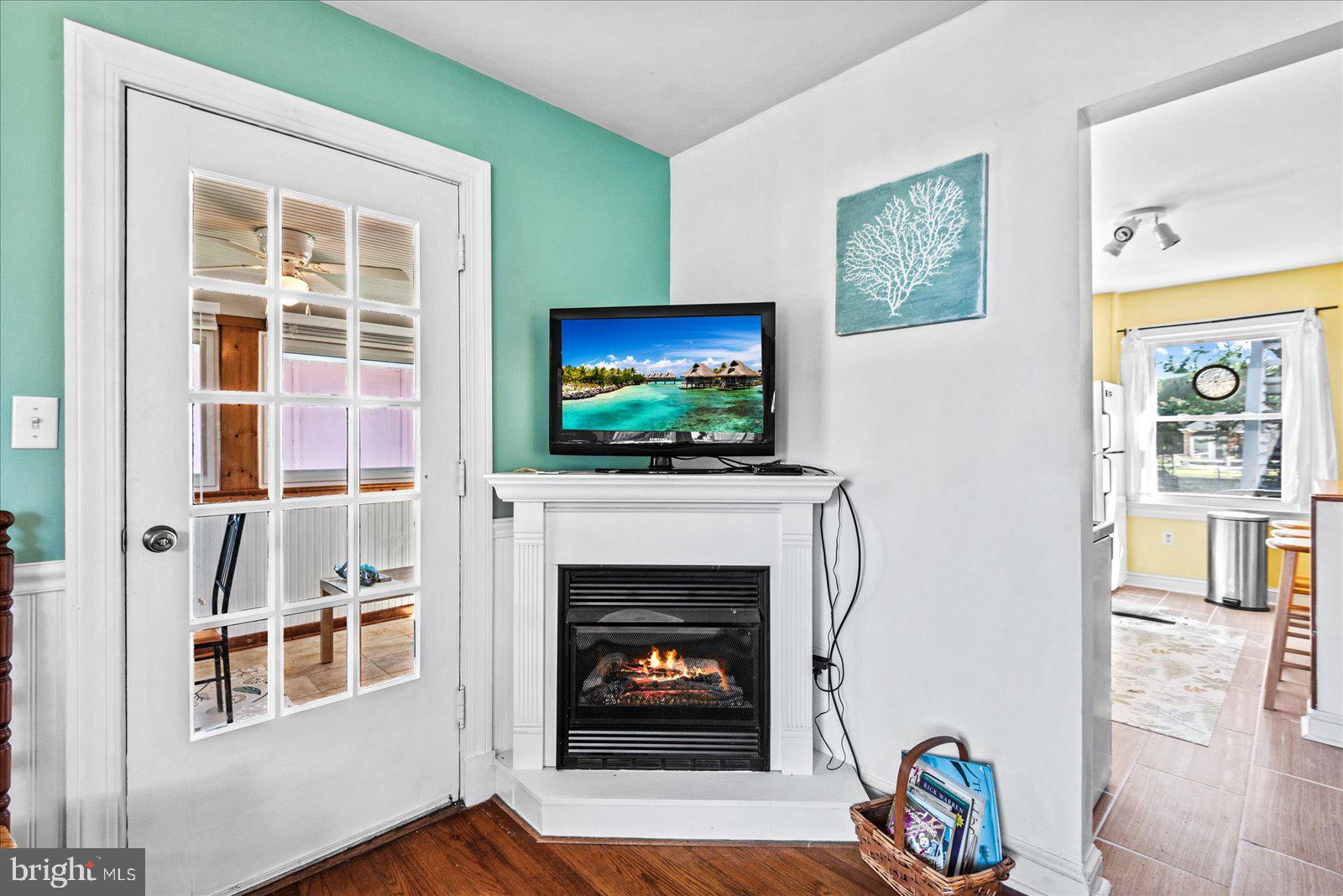 COLONIAL BEACH - Residential