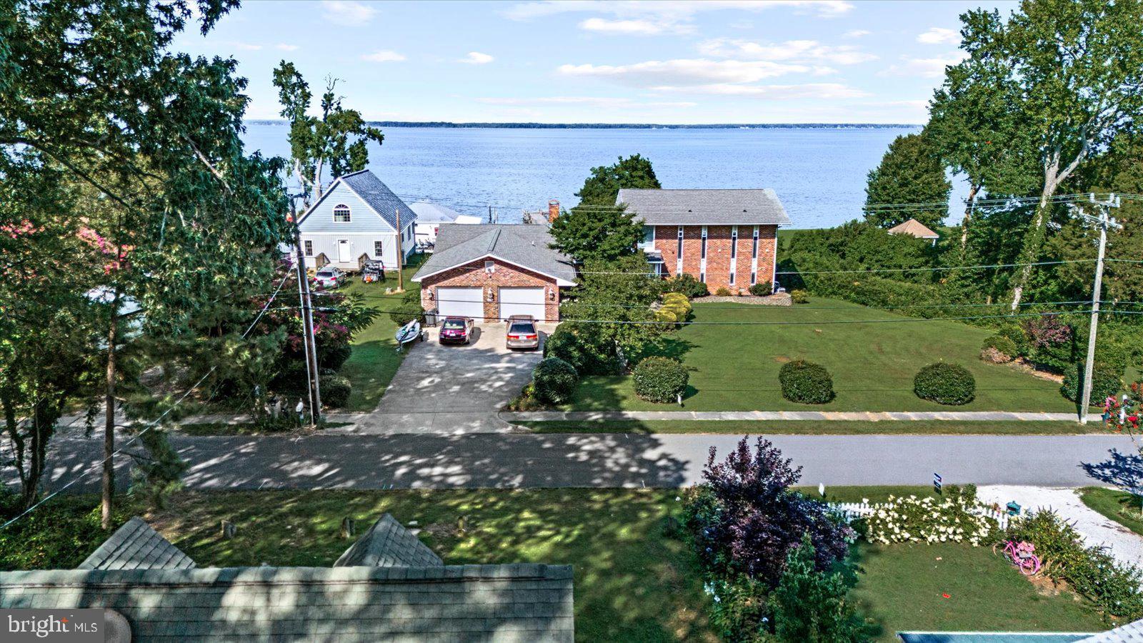 COLONIAL BEACH - Residential