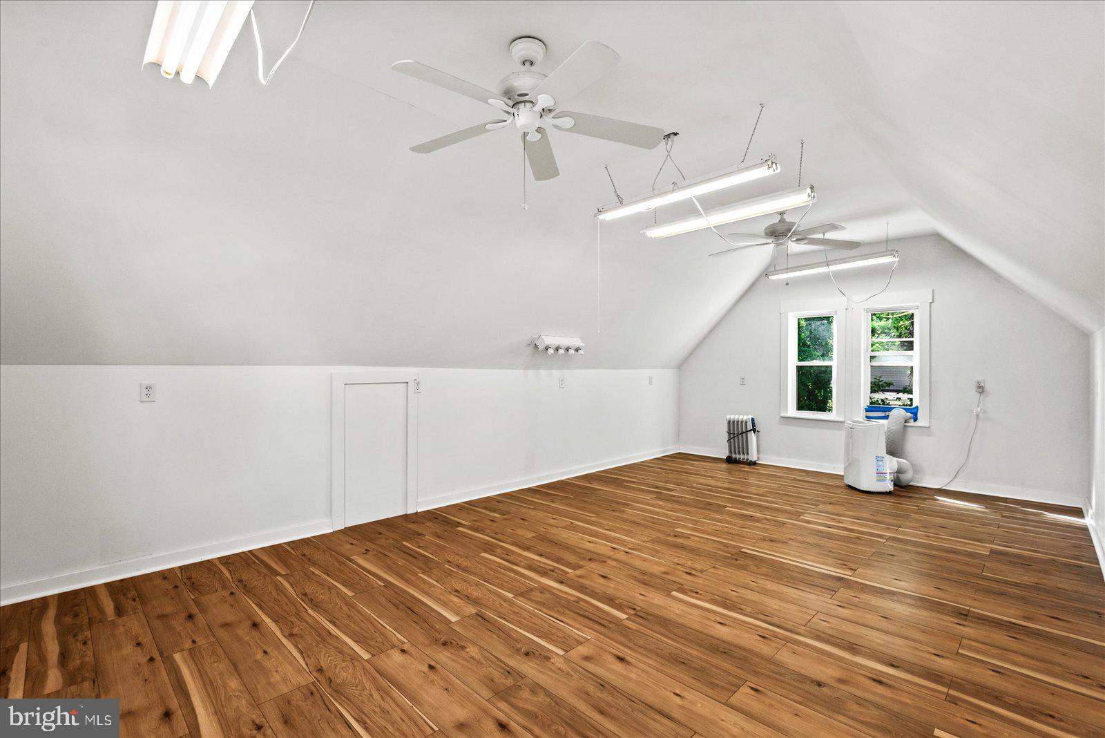 COLONIAL BEACH - Residential