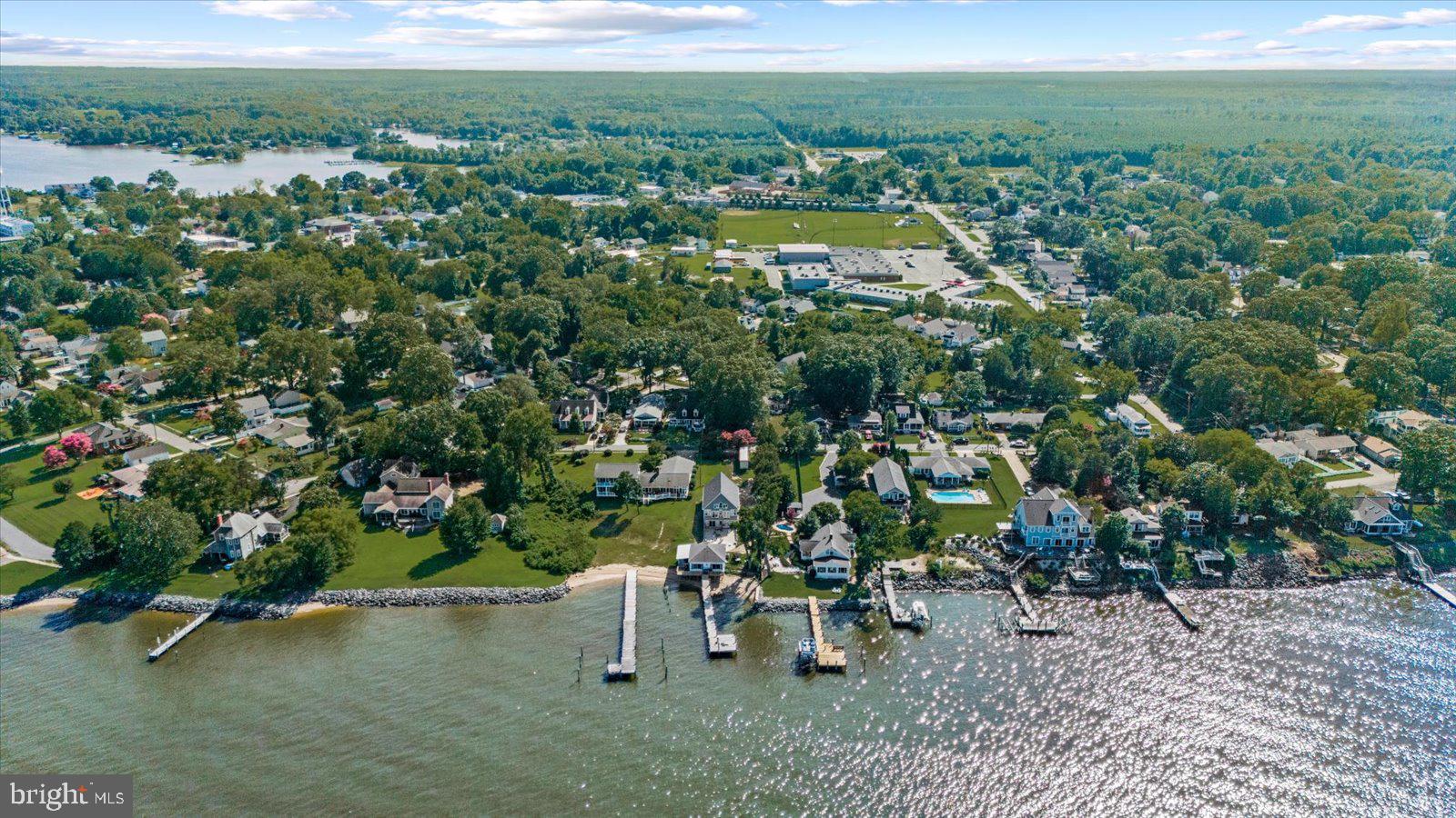 COLONIAL BEACH - Residential