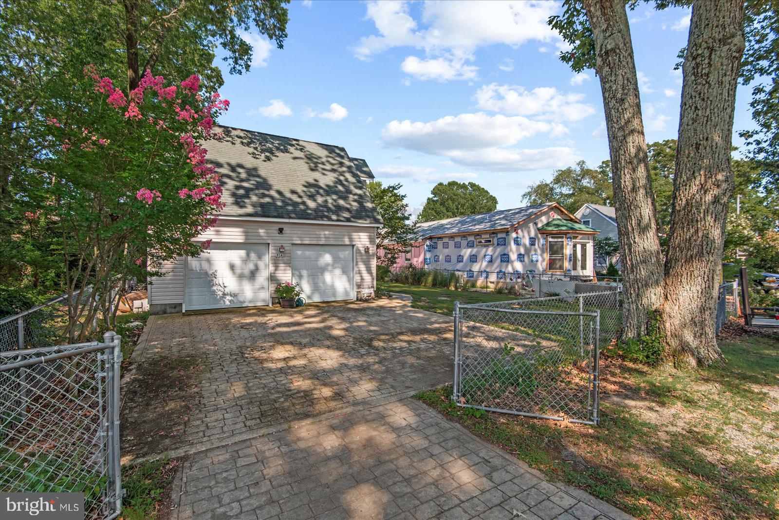COLONIAL BEACH - Residential