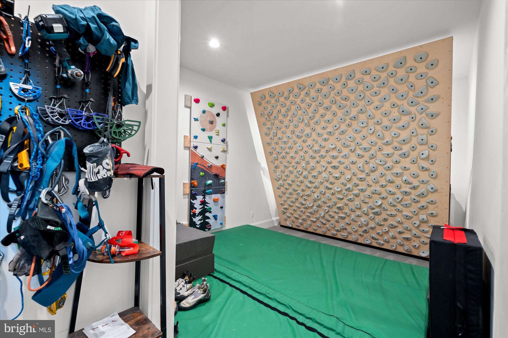 CHESTERBROOK GARDENS - Residential