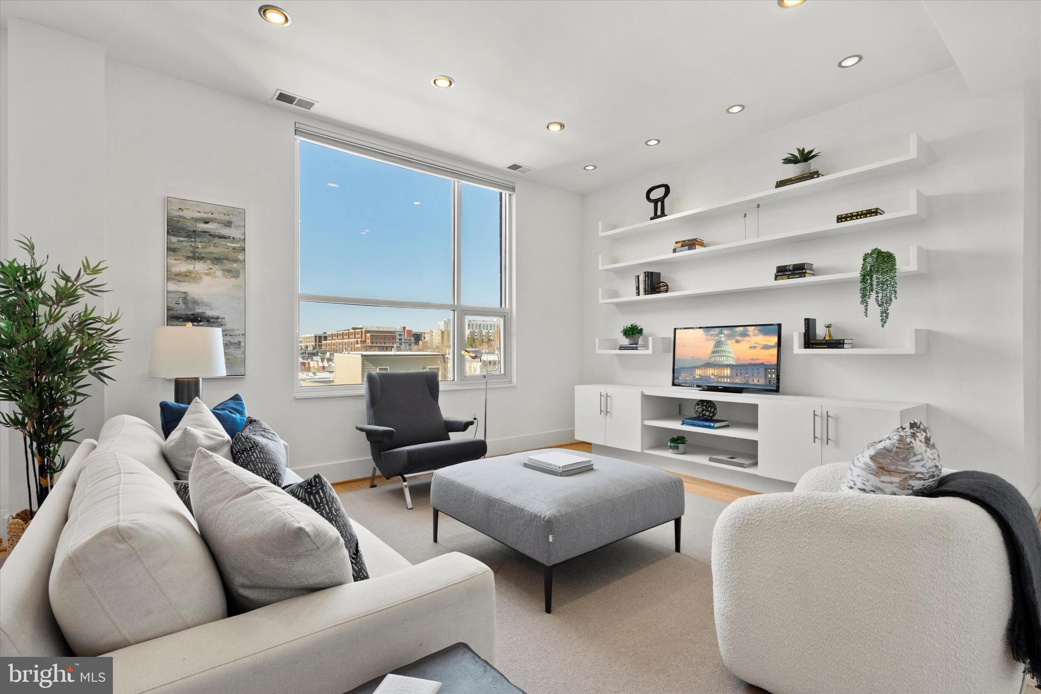 2100 11TH STREET NW PH6