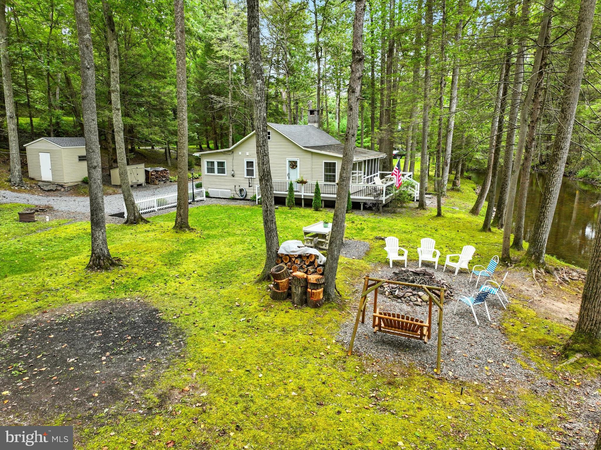 1606 HEMLOCK LANE