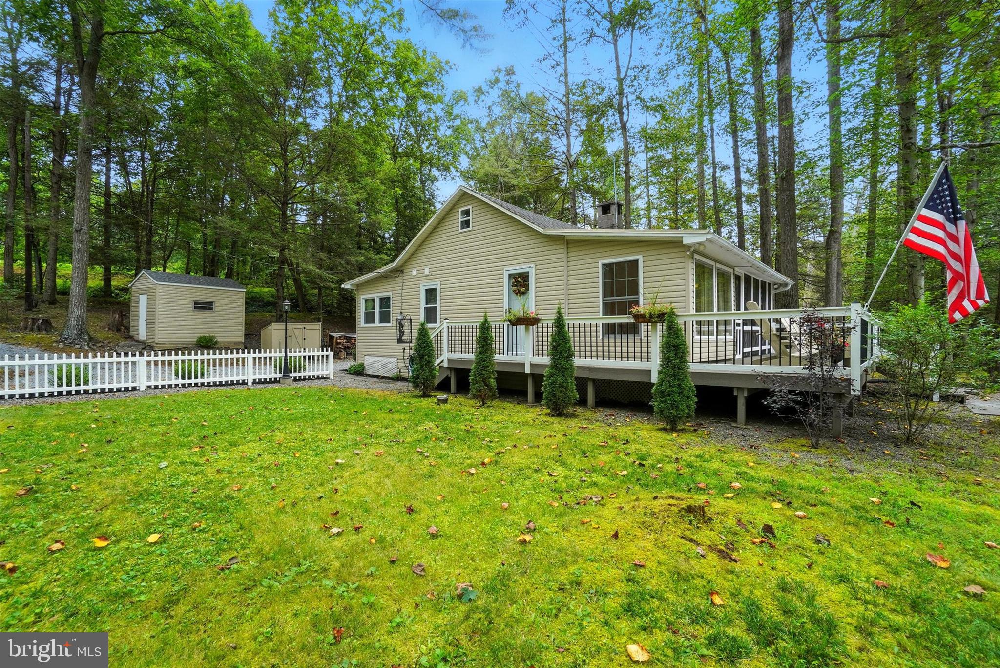 1606 HEMLOCK LANE