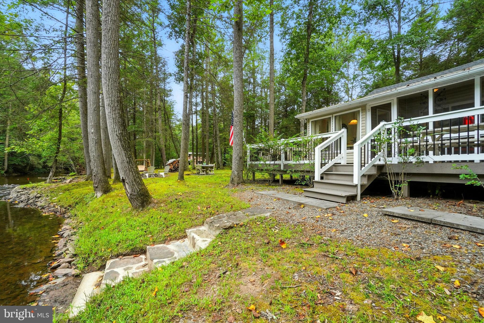 1606 HEMLOCK LANE