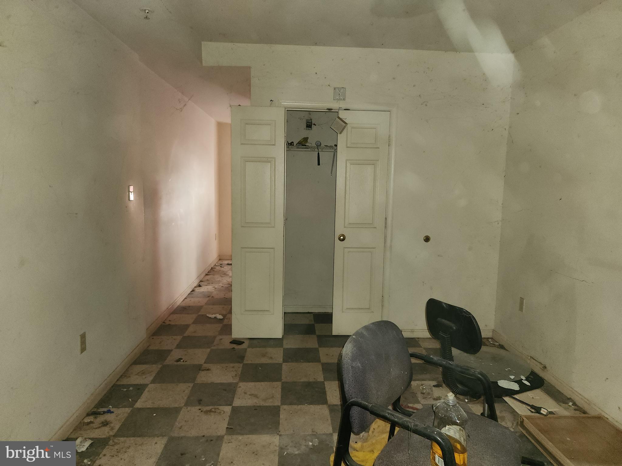 SANDTOWN-WINCHESTER - Residential