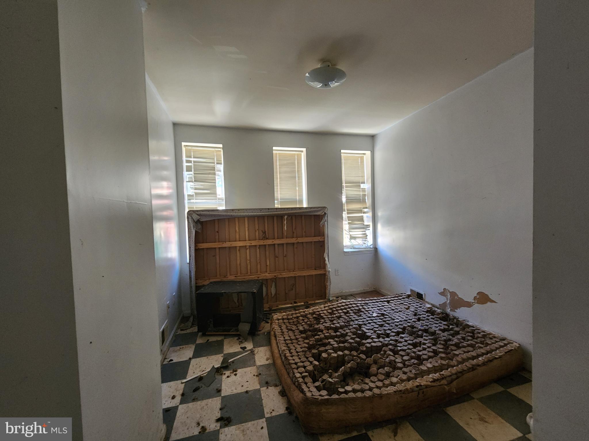 SANDTOWN-WINCHESTER - Residential