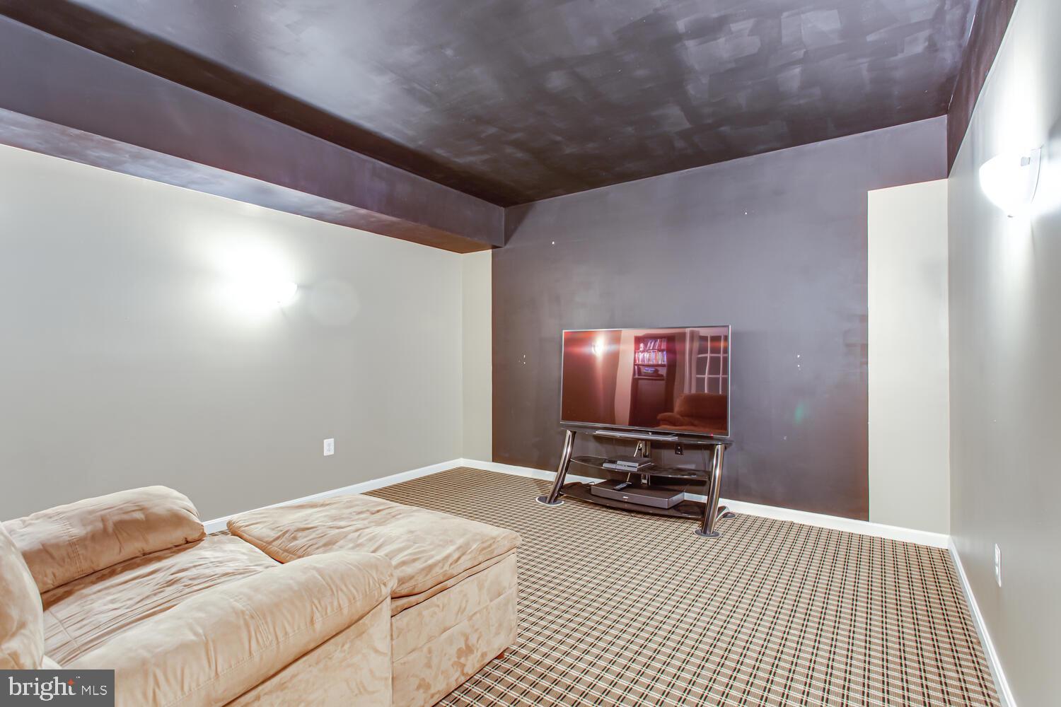 STRAWBERRY HILLS ESTATES - Residential