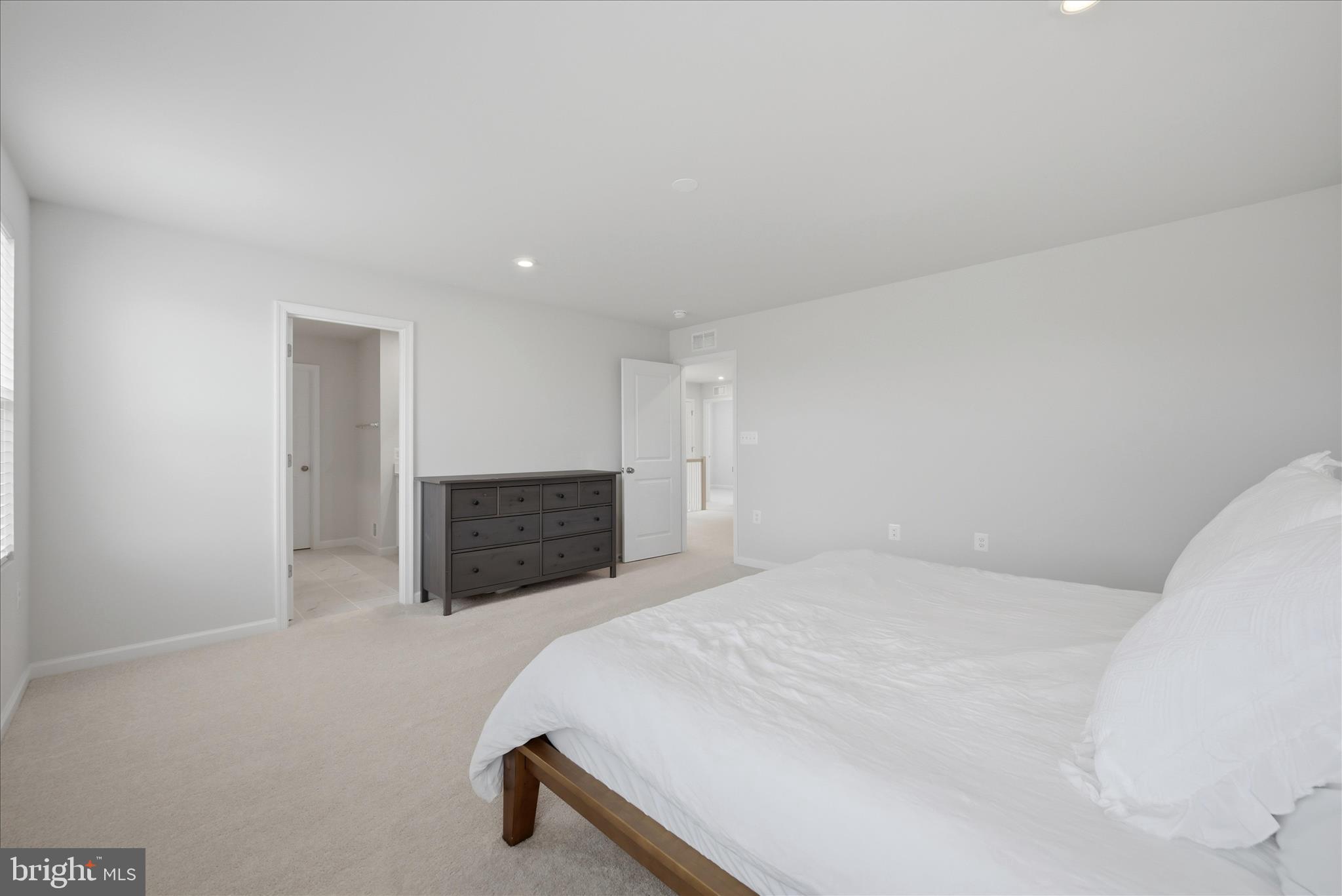 PRESIDENTS POINTE - Residential