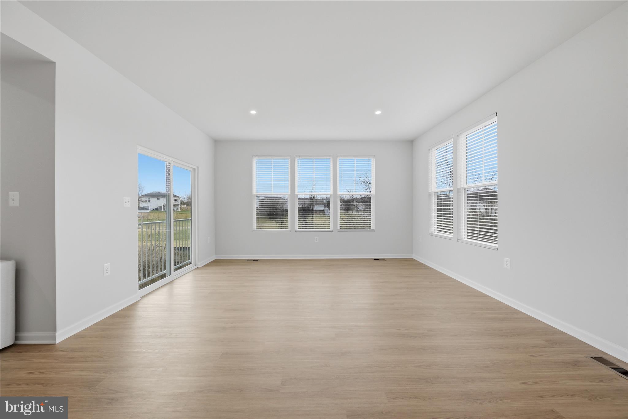 PRESIDENTS POINTE - Residential