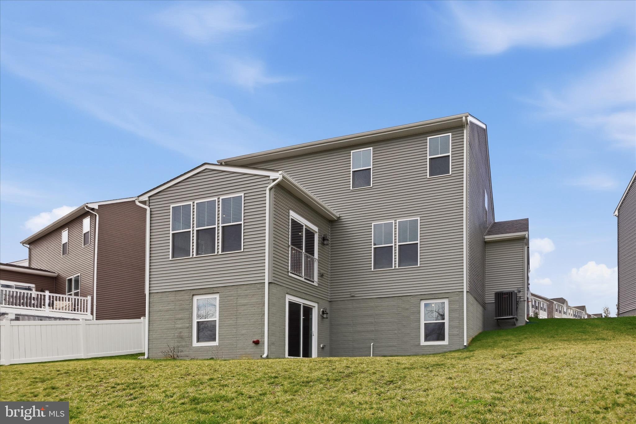 PRESIDENTS POINTE - Residential