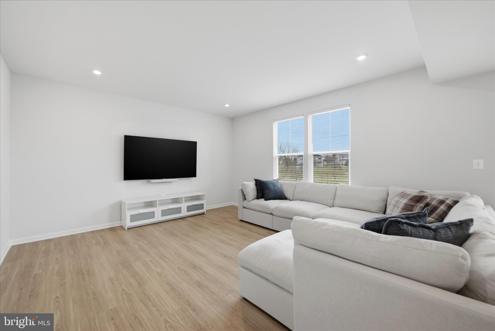 PRESIDENTS POINTE - Residential