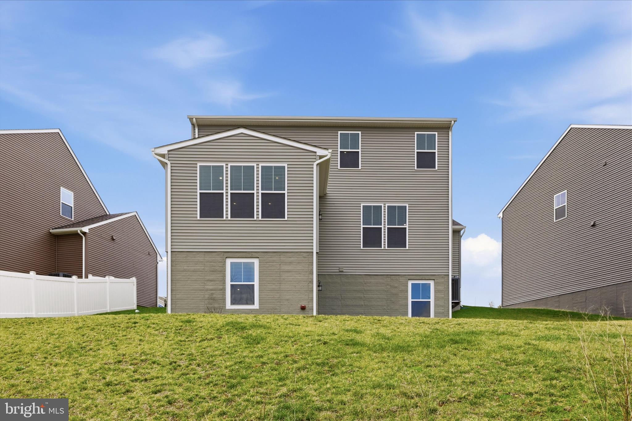 PRESIDENTS POINTE - Residential