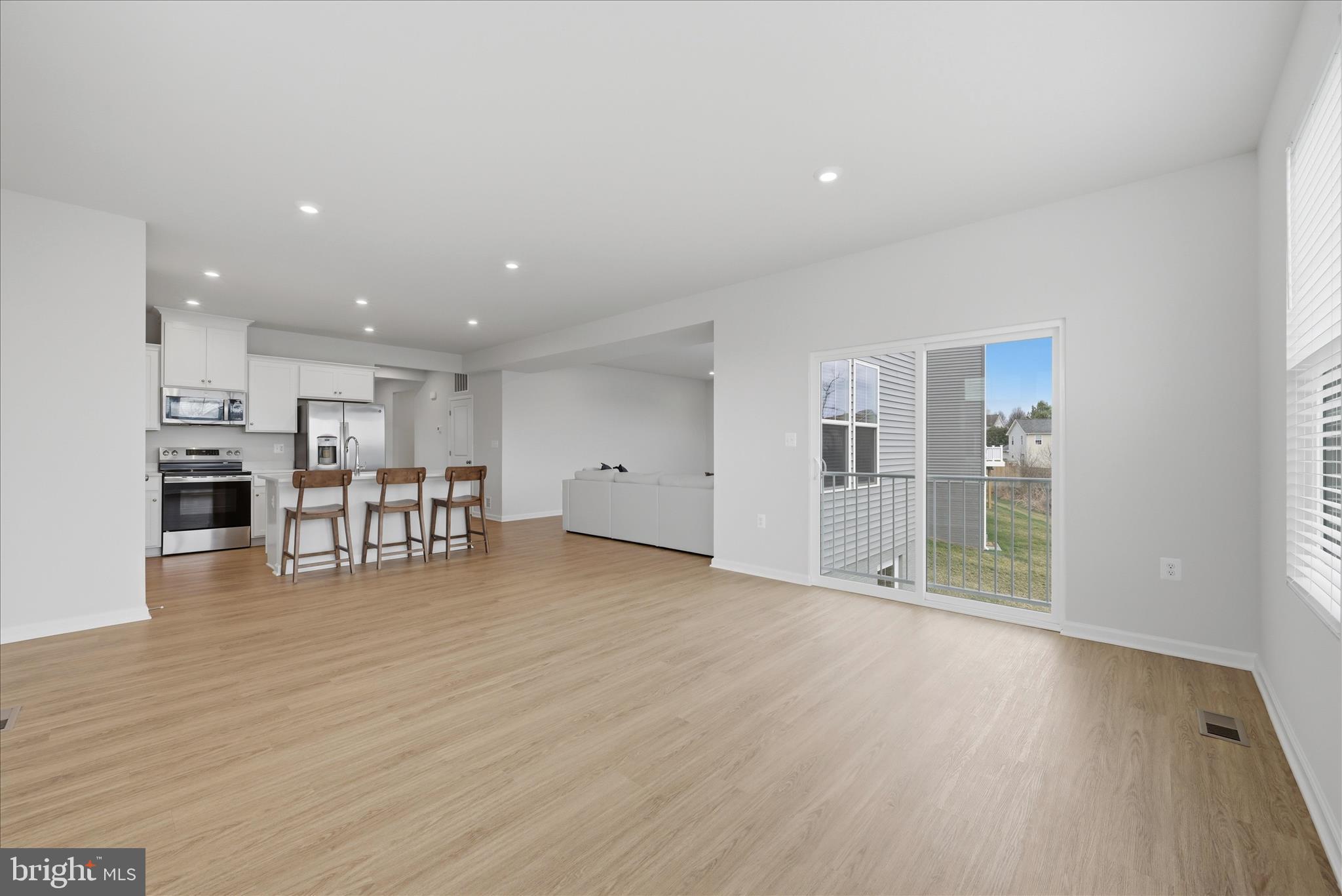 PRESIDENTS POINTE - Residential