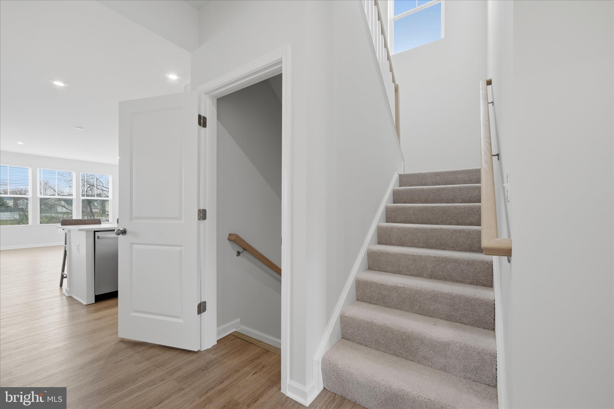 PRESIDENTS POINTE - Residential