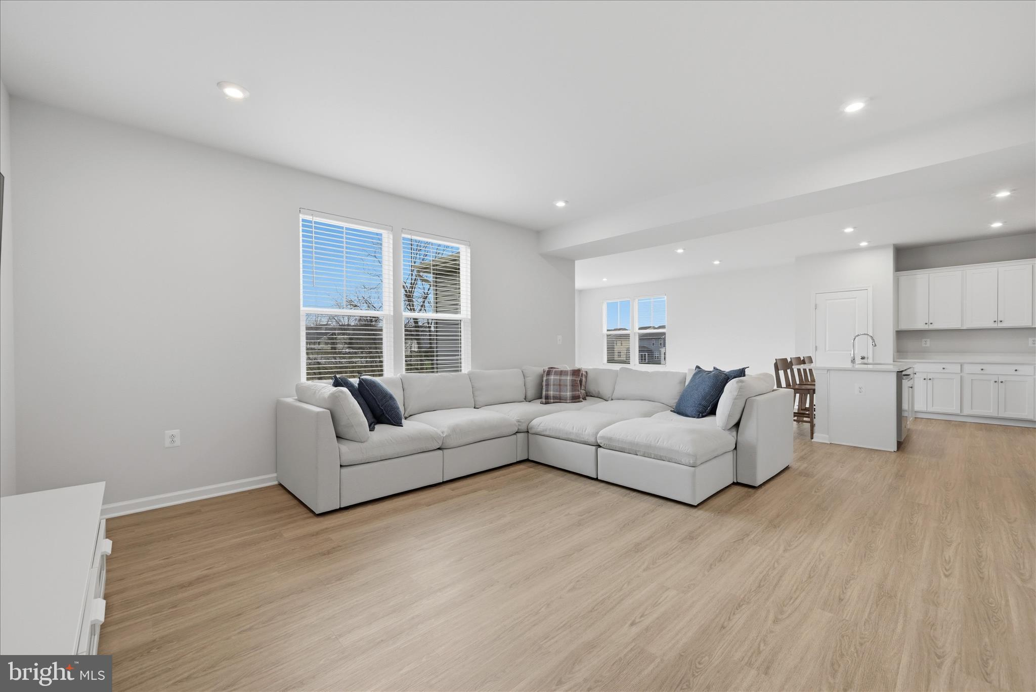 PRESIDENTS POINTE - Residential