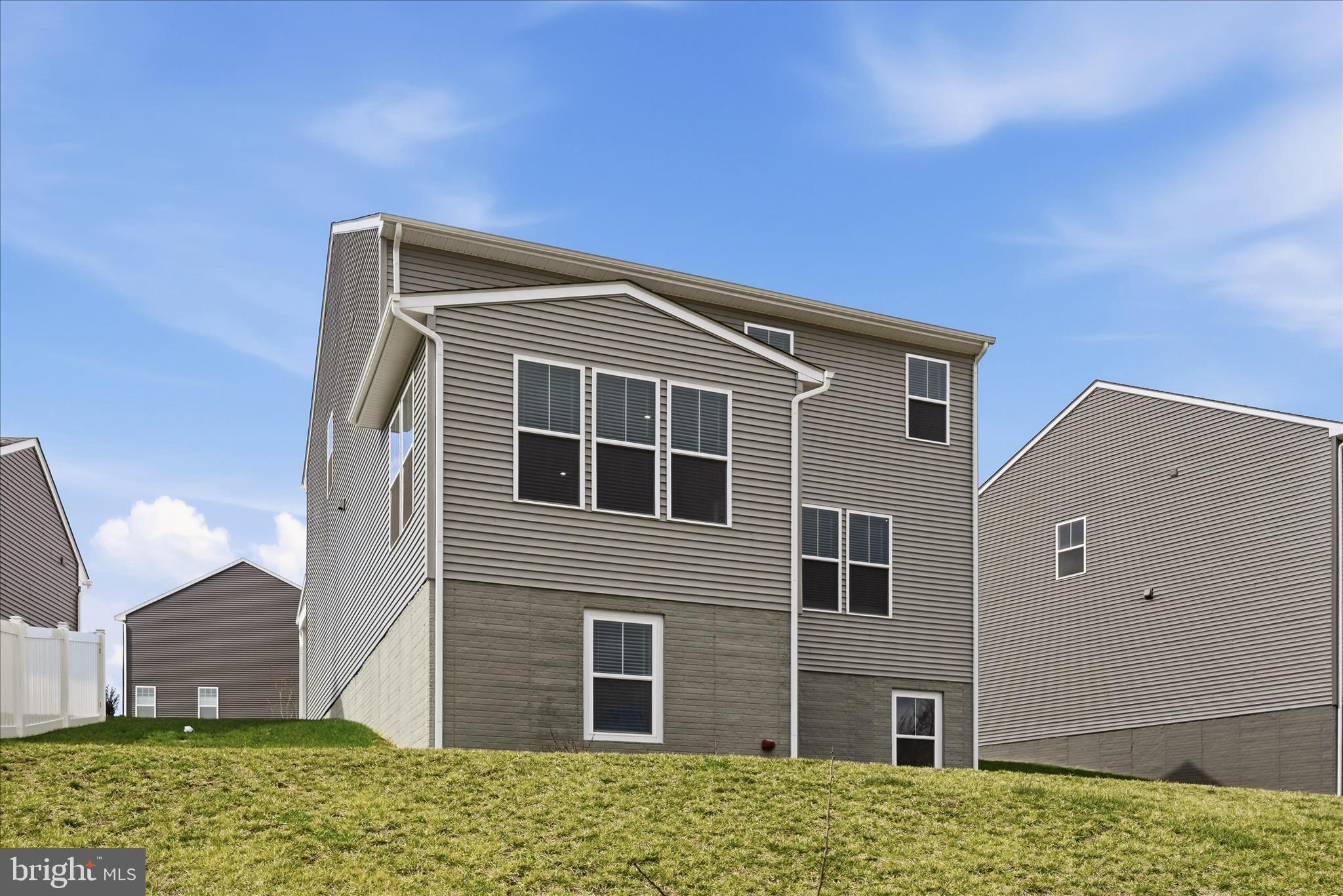 PRESIDENTS POINTE - Residential