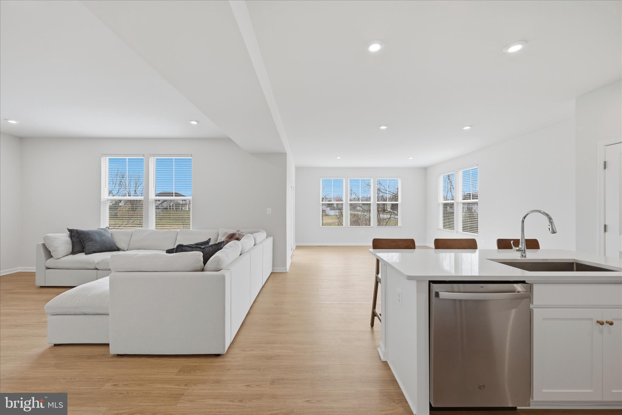 PRESIDENTS POINTE - Residential