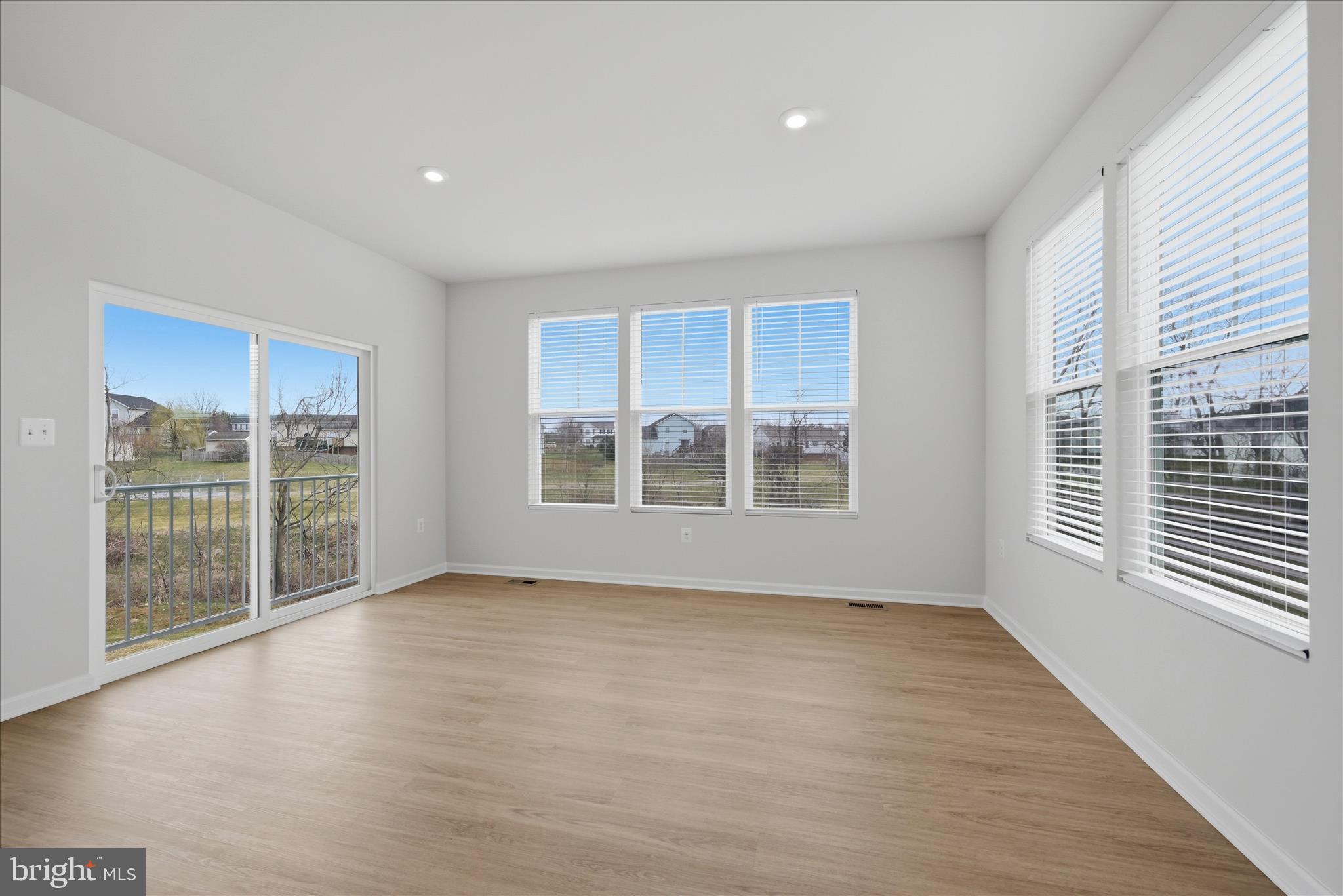 PRESIDENTS POINTE - Residential