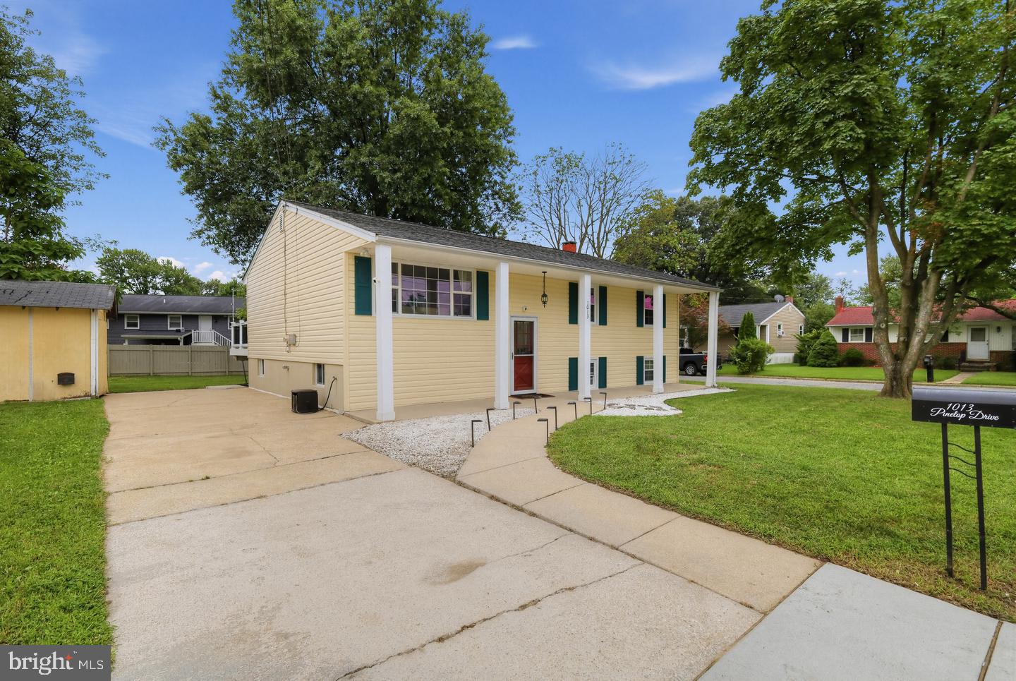 1013 PINETOP DRIVE