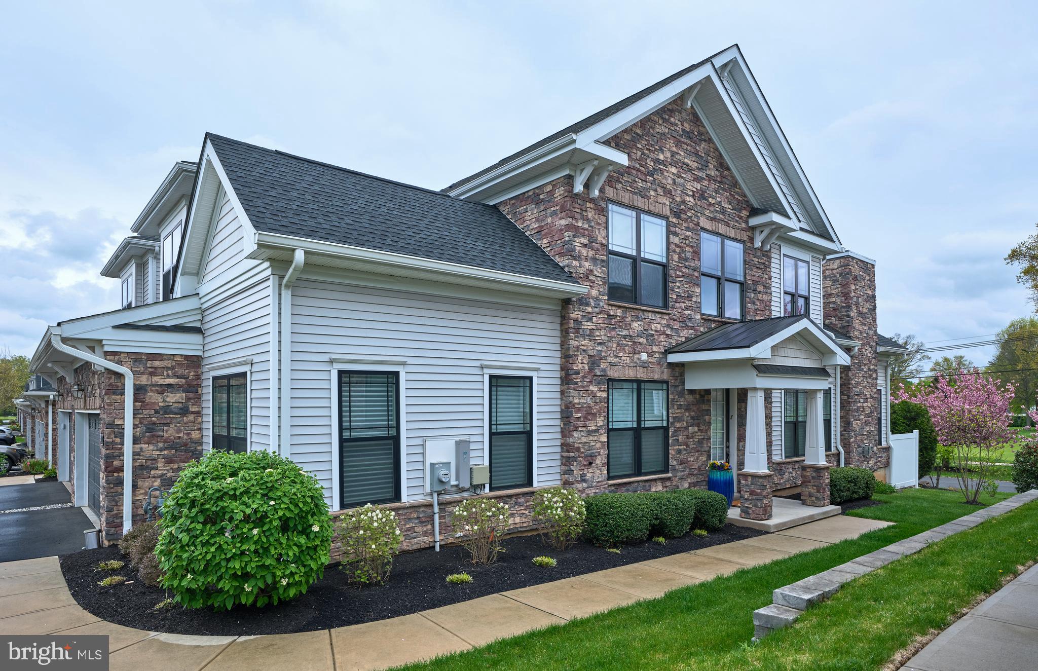 14 DOGLEG LANE