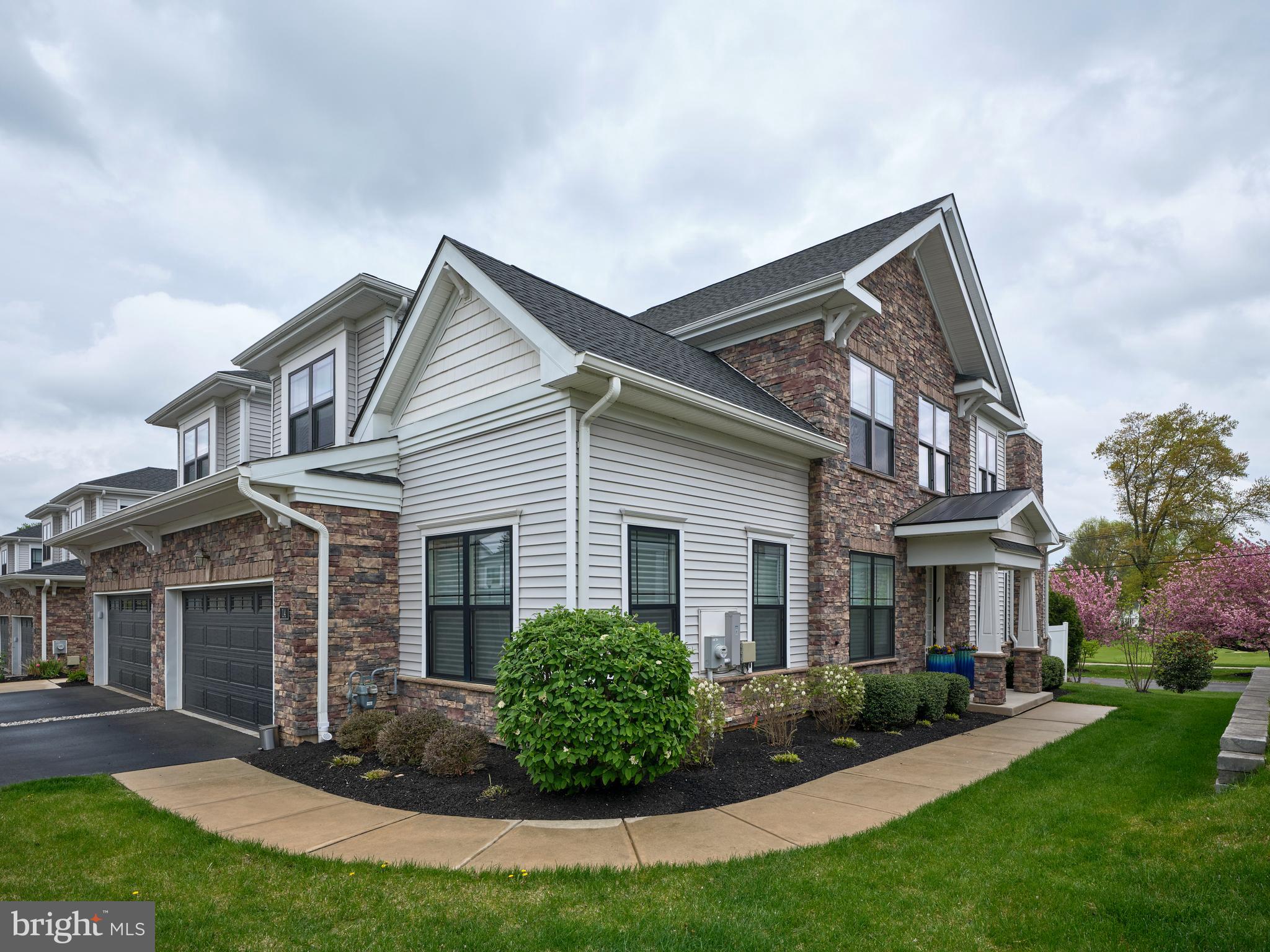 14 DOGLEG LANE