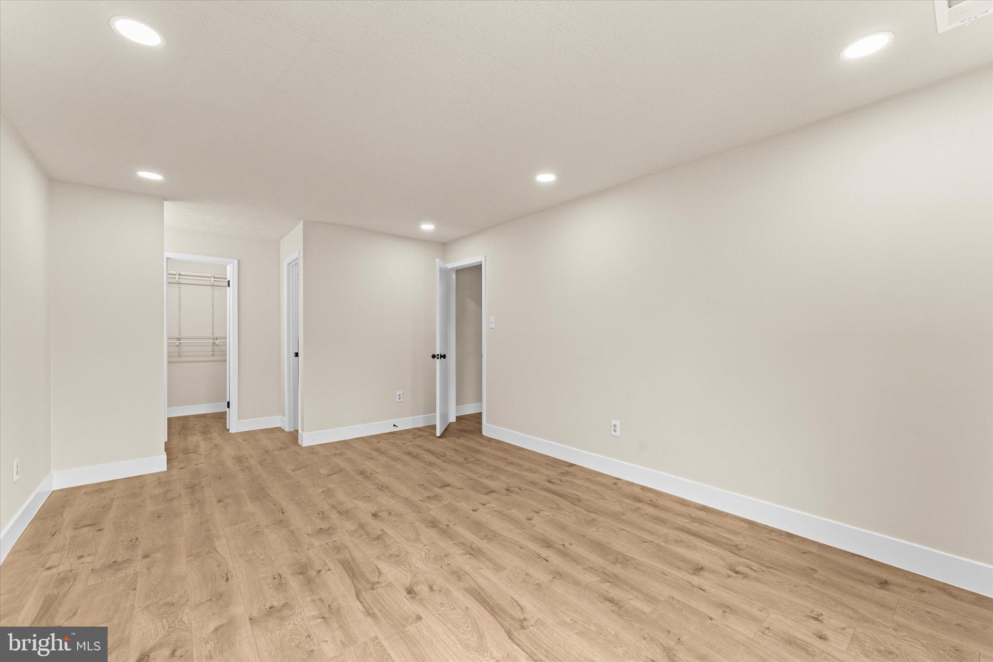 THE OAKTON - Residential Lease