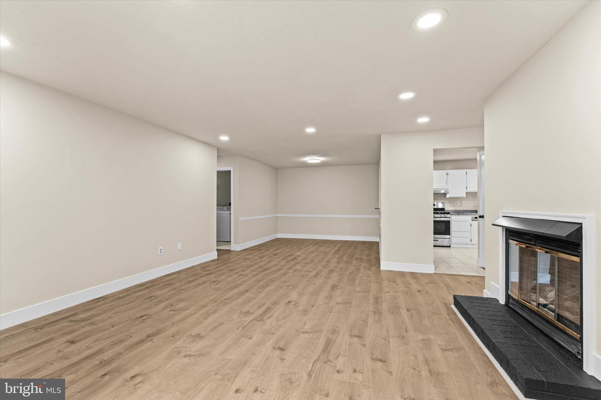 THE OAKTON - Residential Lease