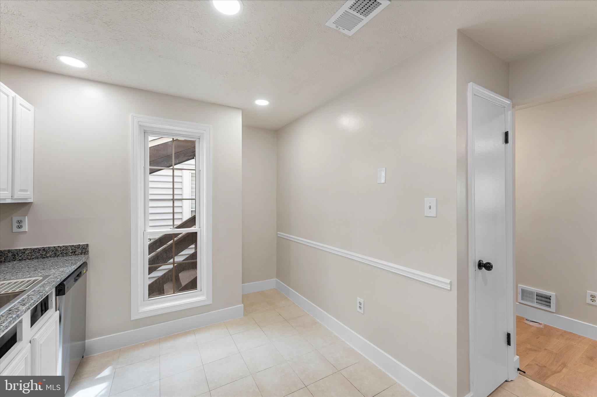 THE OAKTON - Residential Lease