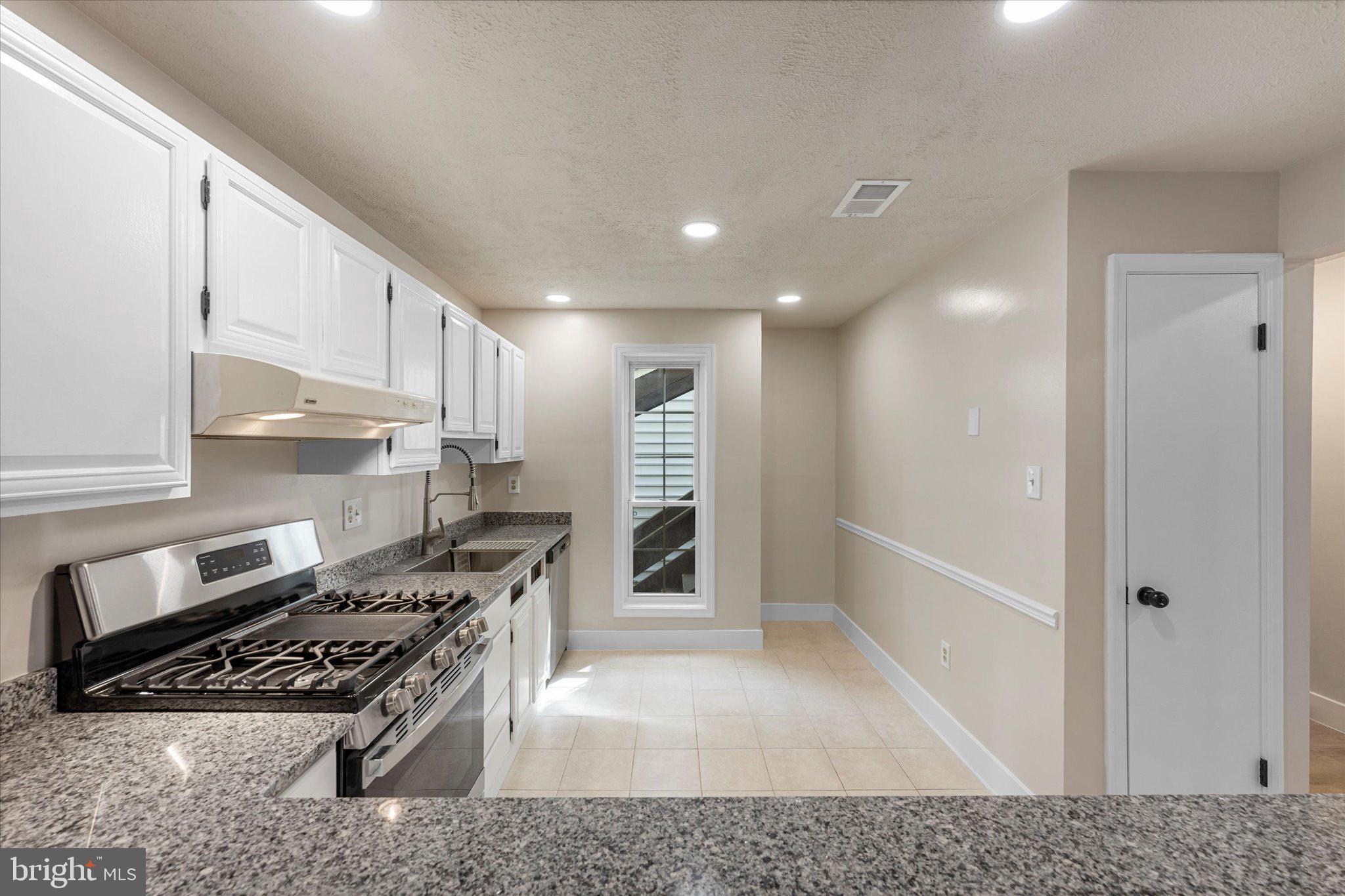 THE OAKTON - Residential Lease