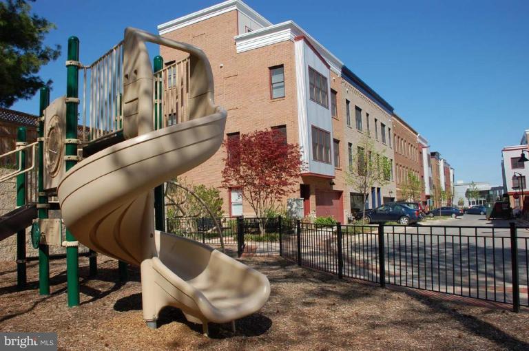 ARTS DISTRICT - Residential Lease