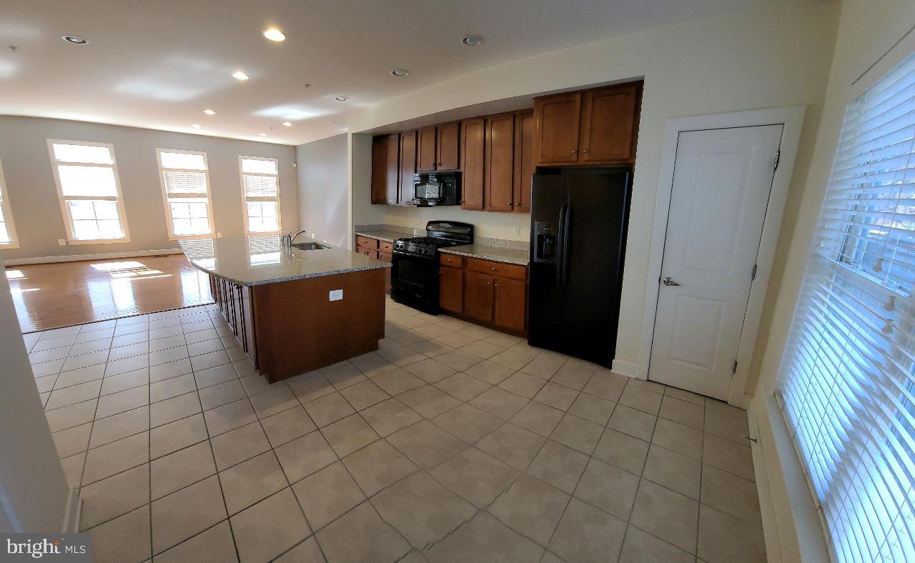 ARTS DISTRICT - Residential Lease