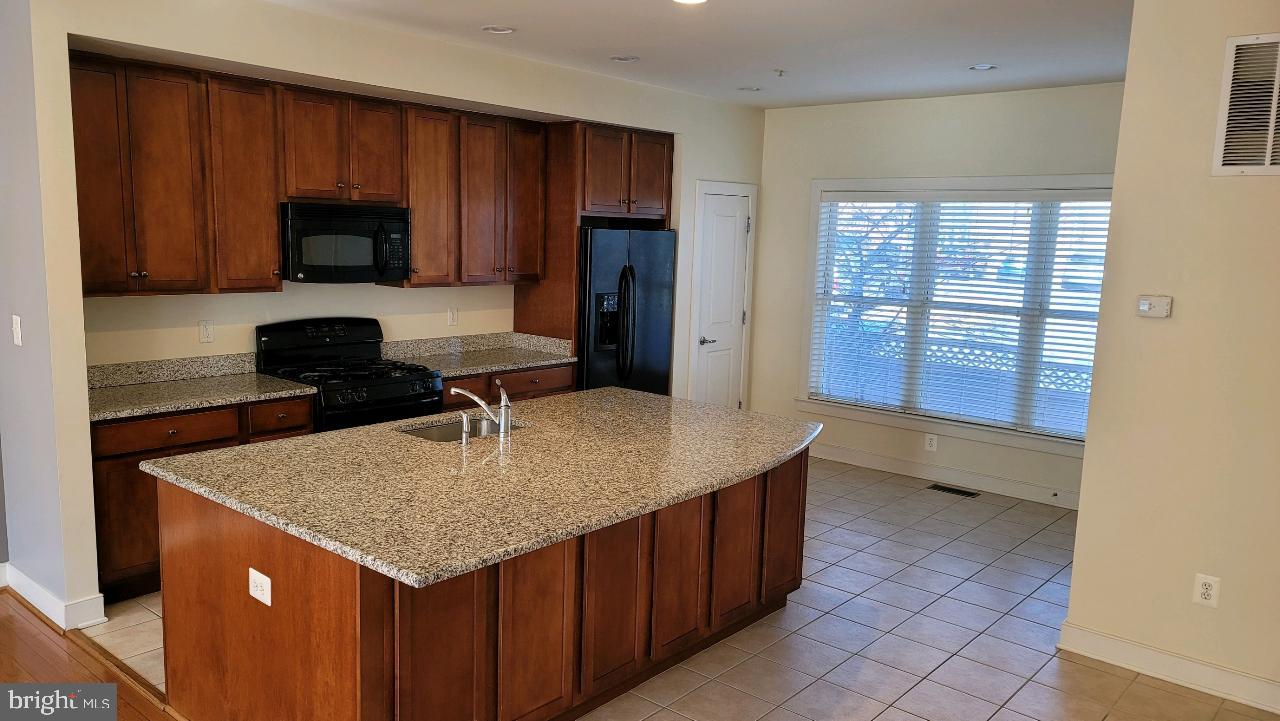 ARTS DISTRICT - Residential Lease