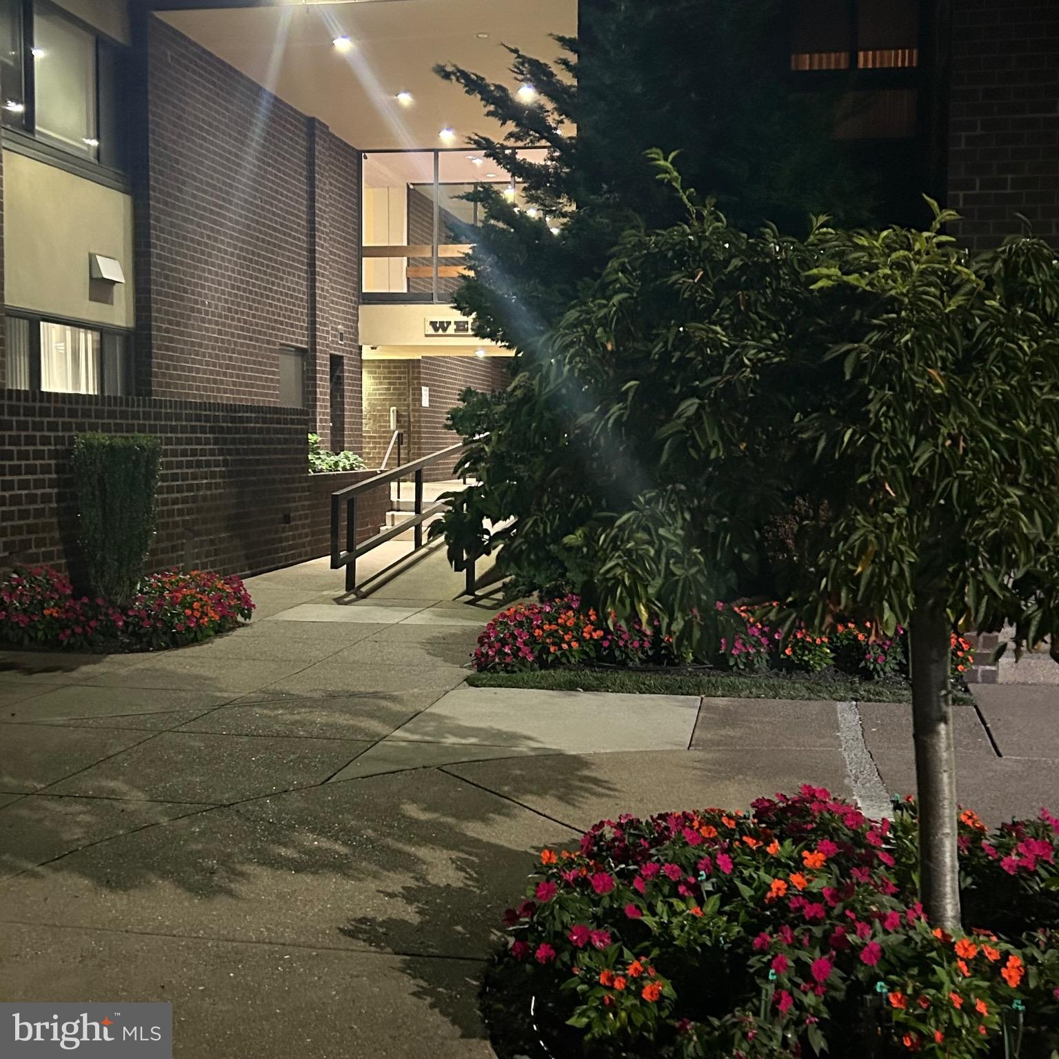 BAKERS BAY CONDOMINIUMS - Residential