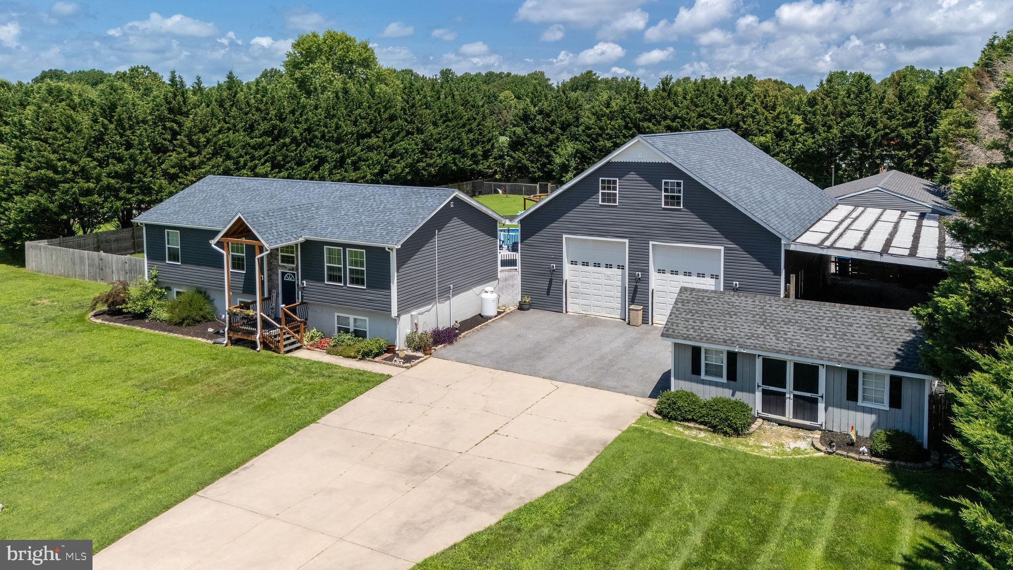 125 DICKENS LANE