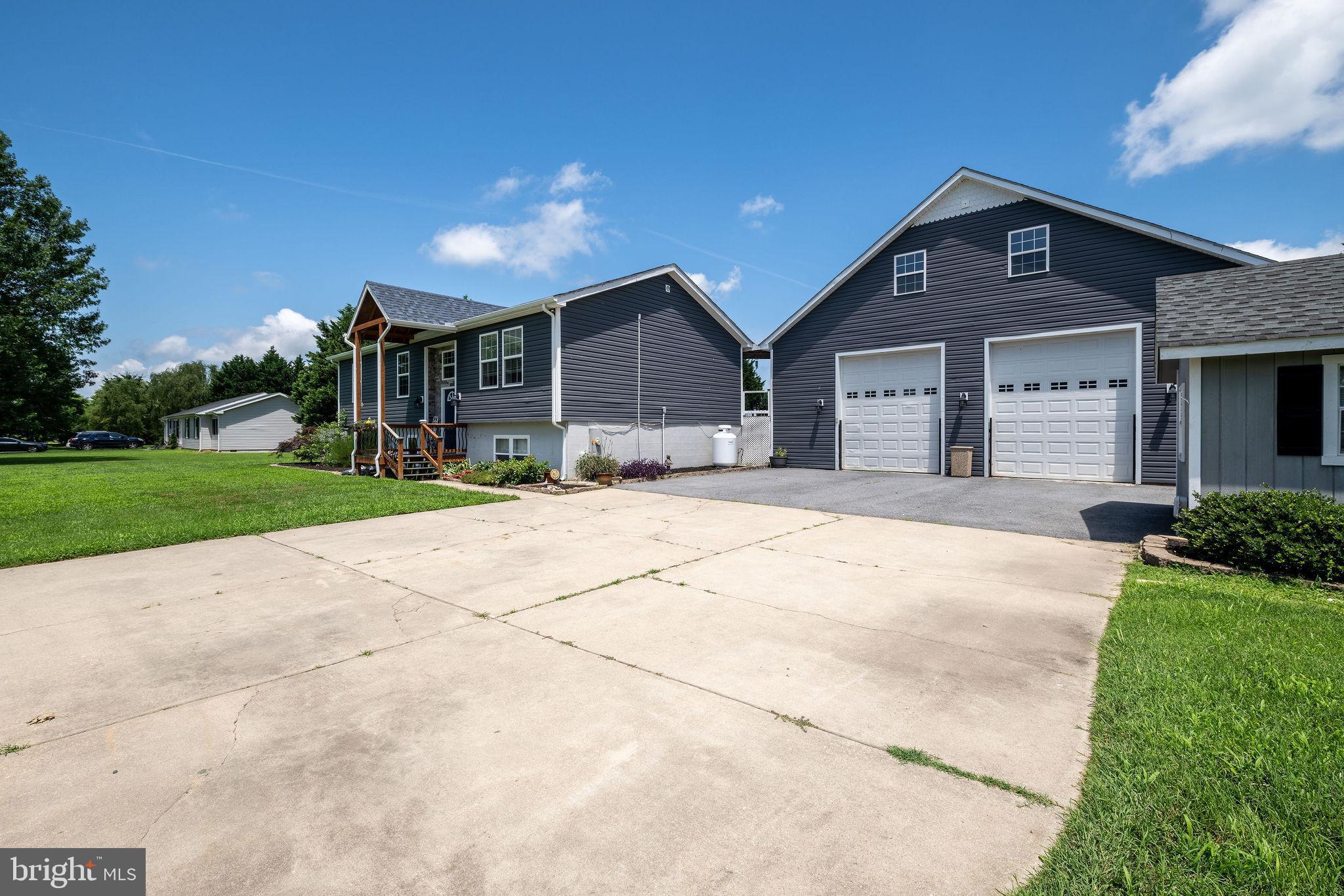 125 DICKENS LANE