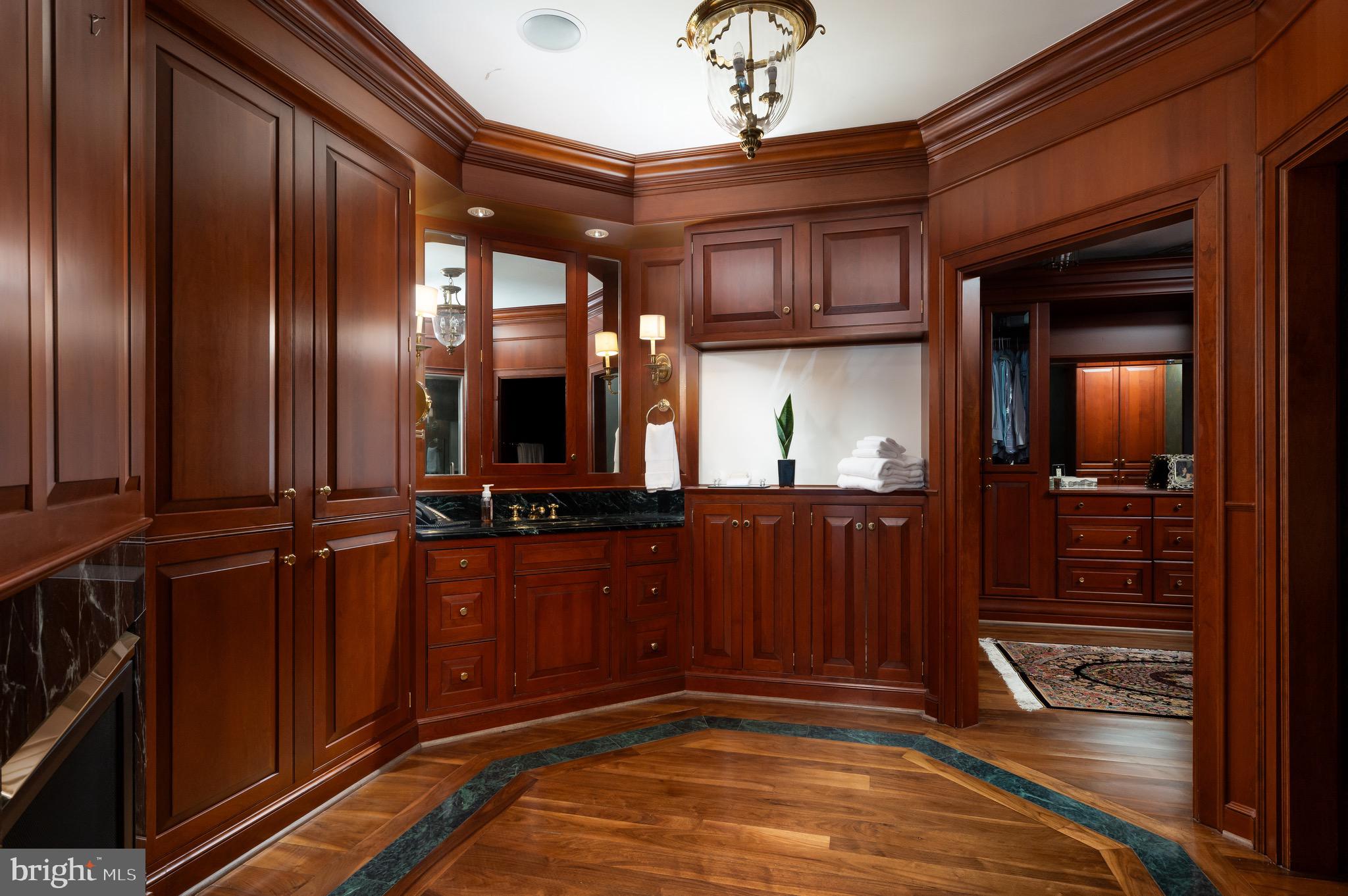 SADDLE RIDGE - Residential