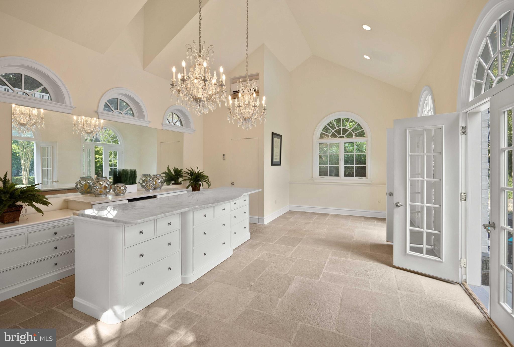 SADDLE RIDGE - Residential