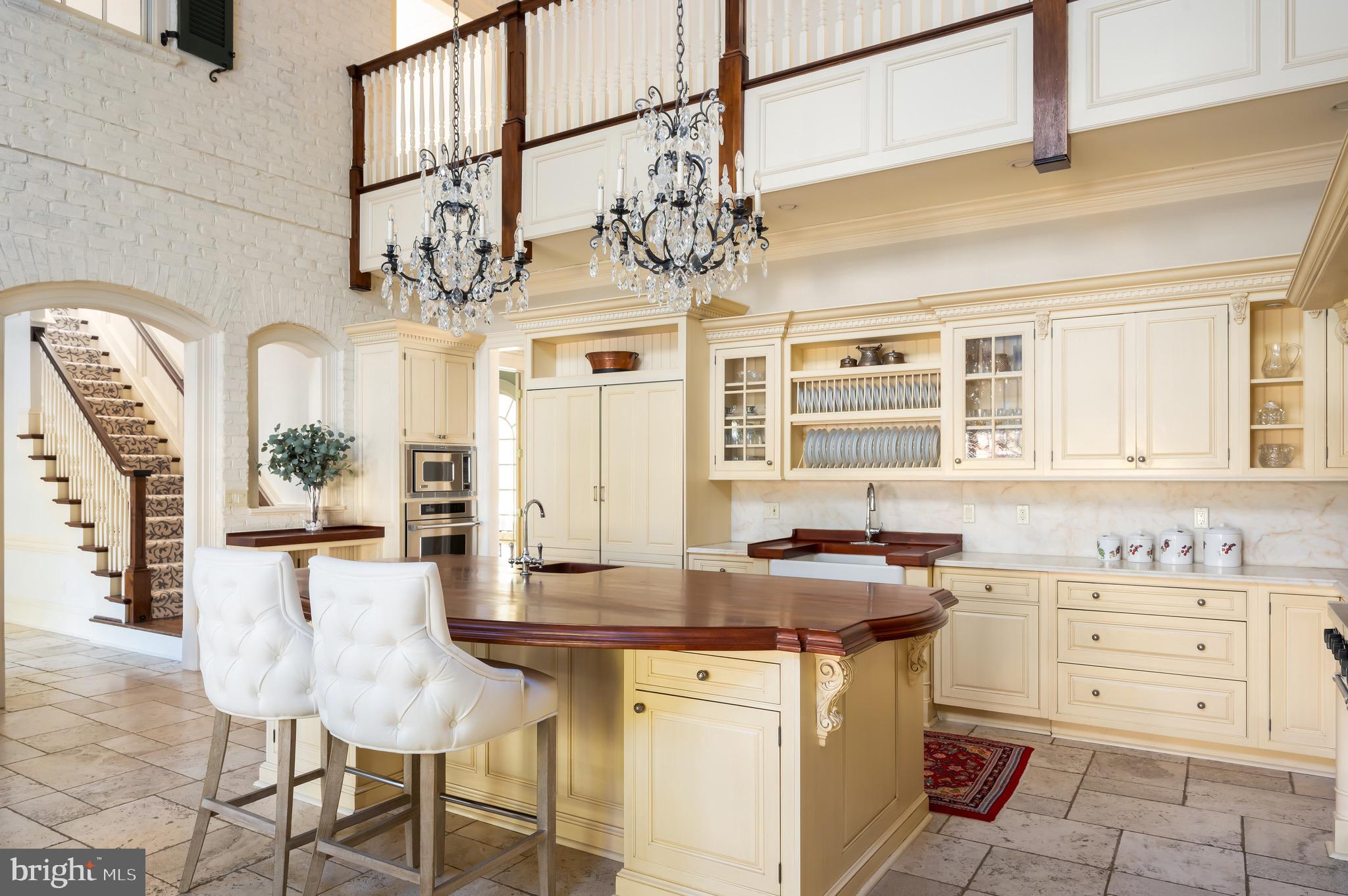 SADDLE RIDGE - Residential