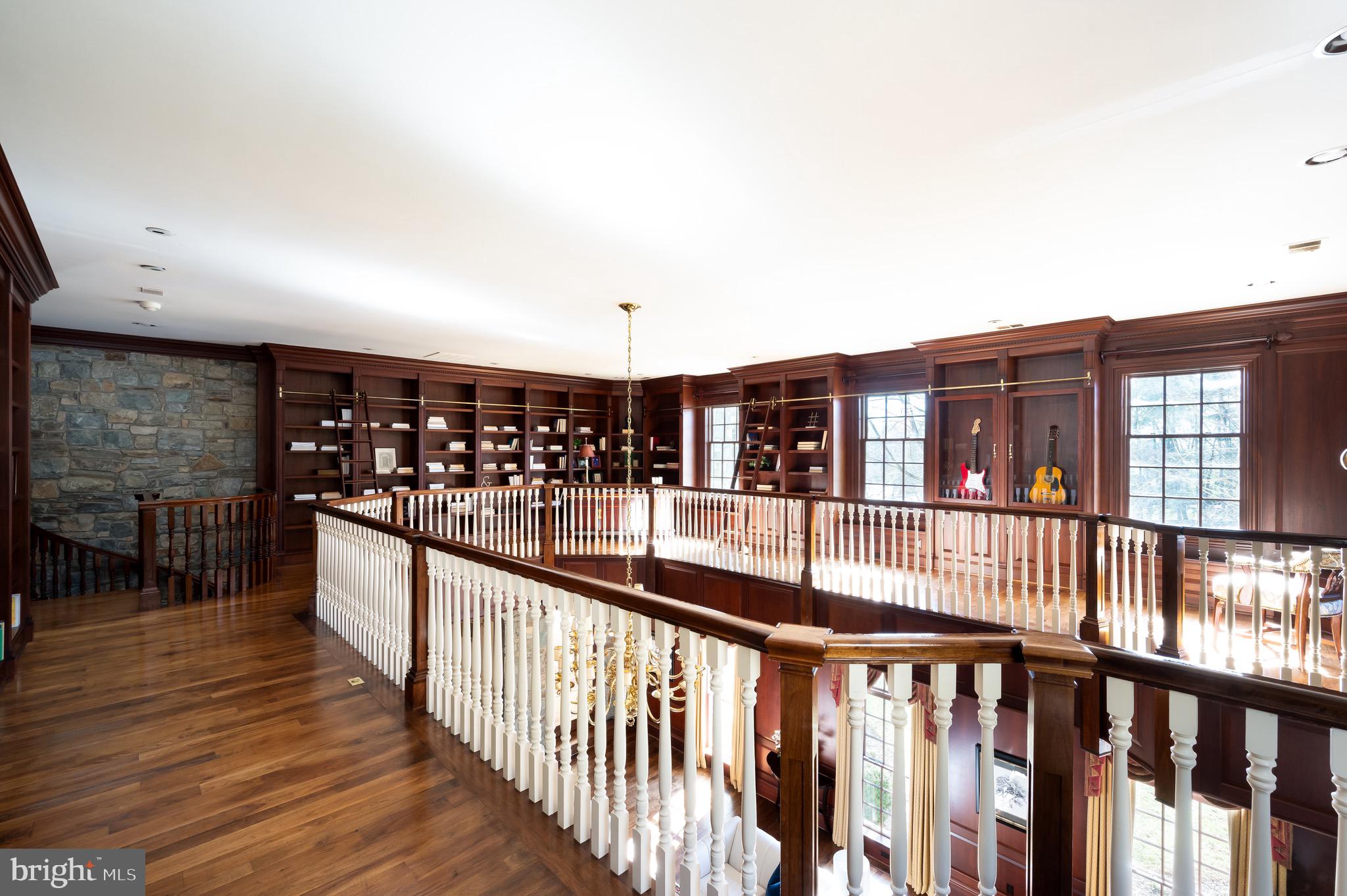 SADDLE RIDGE - Residential