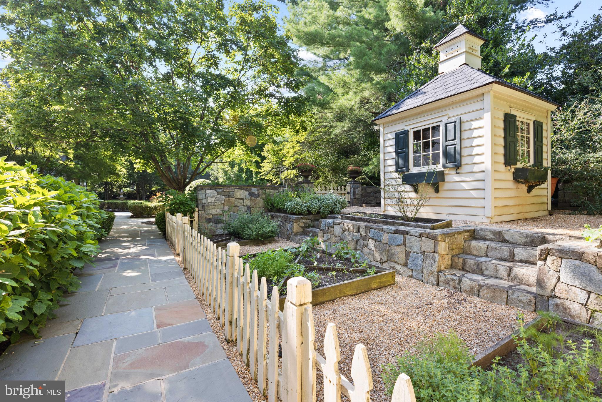 SADDLE RIDGE - Residential