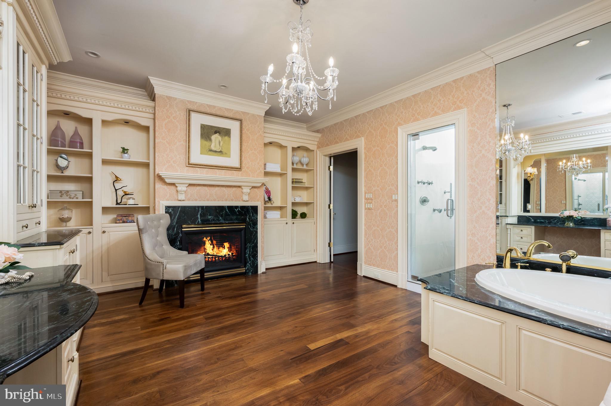 SADDLE RIDGE - Residential